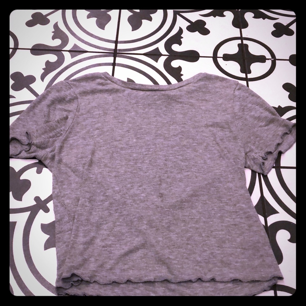 Tight gray lettuce stitch top